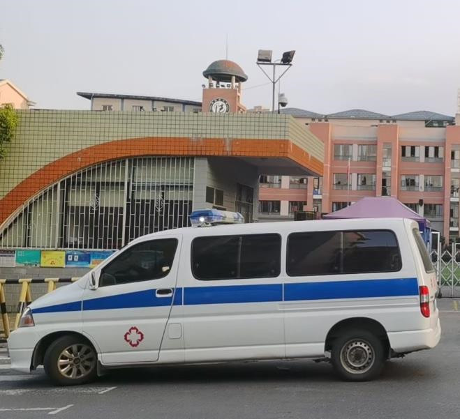 镇宁救护车出租护送骨折病人一公里多少钱